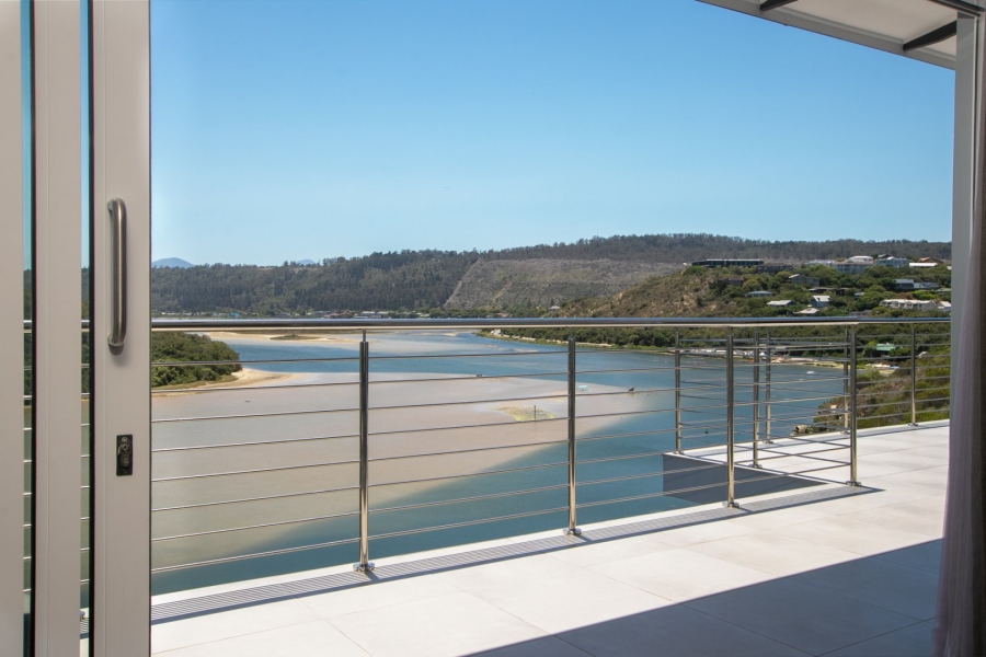 4 Bedroom Property for Sale in Kingfisher Creek Western Cape